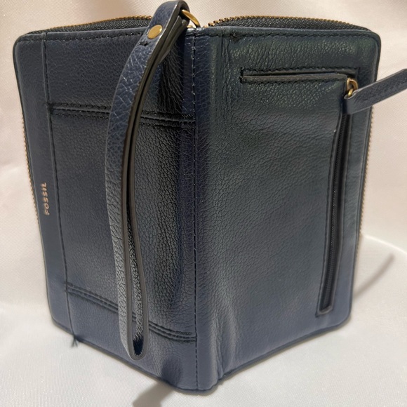 Fossil 6 1/4 x 4 Navy zipper wallet with wristlet - Picture 3 of 6